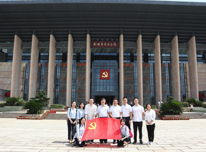 弘揚(yáng)紅船精神，傳承初心使命